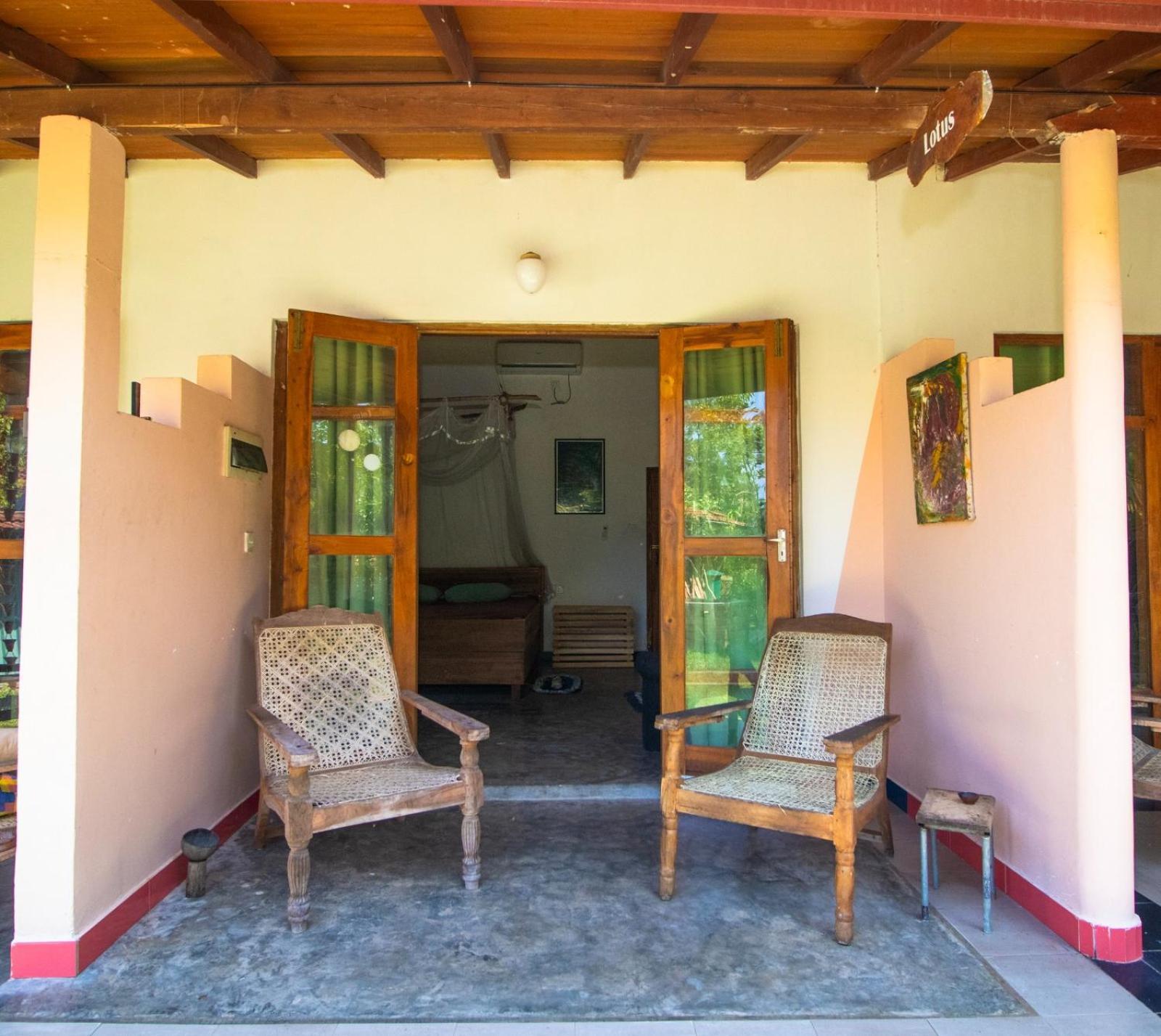 Hilltop Bungalow Hotel Mirissa Buitenkant foto
